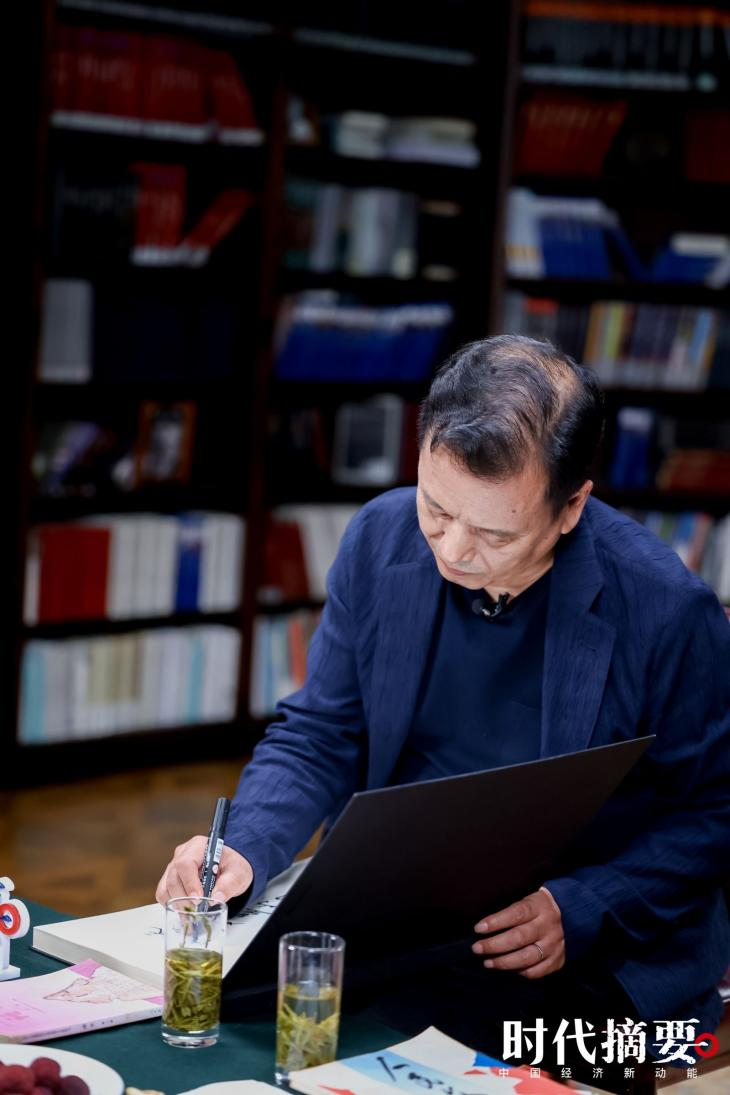 《时代摘要》第三季对话李敬泽:ai时代 文学创作会有更多可能