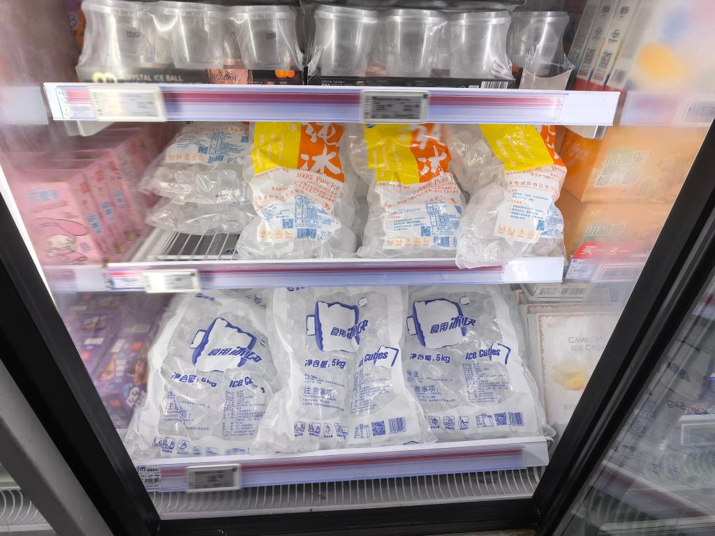 高温催热“冰经济” 食用冰成上海市民消费新宠-新华网
