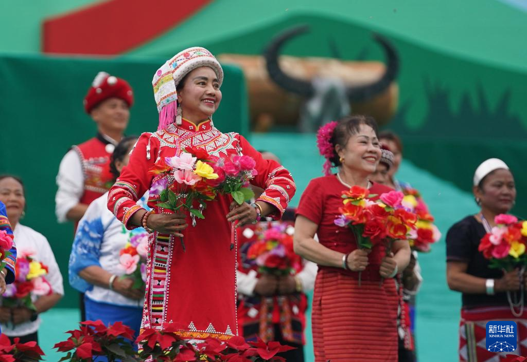 云南西盟佤族自治县举行成立60周年庆祝活动-新华网