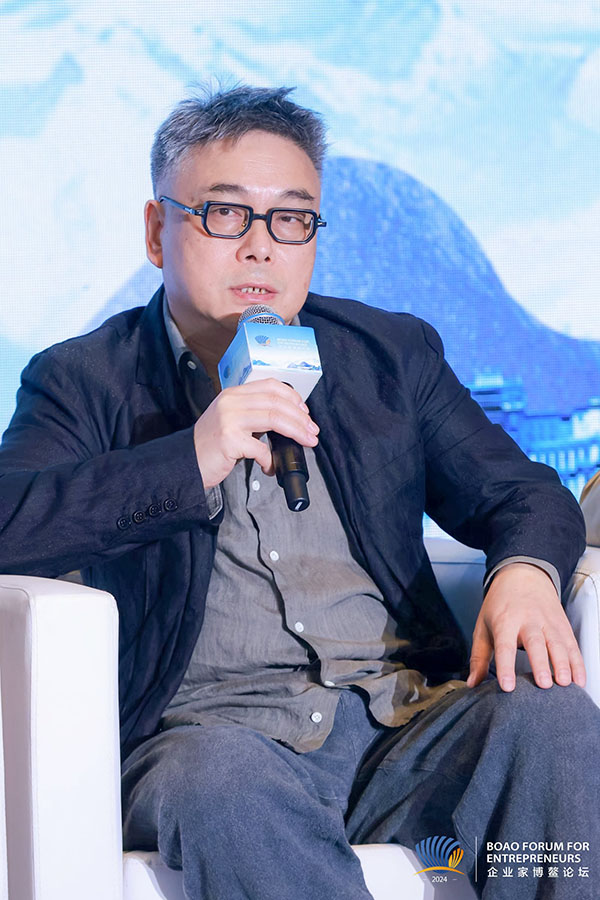 【高原高峰】刘佳:美术作品应该有历史变迁的体现-新华网