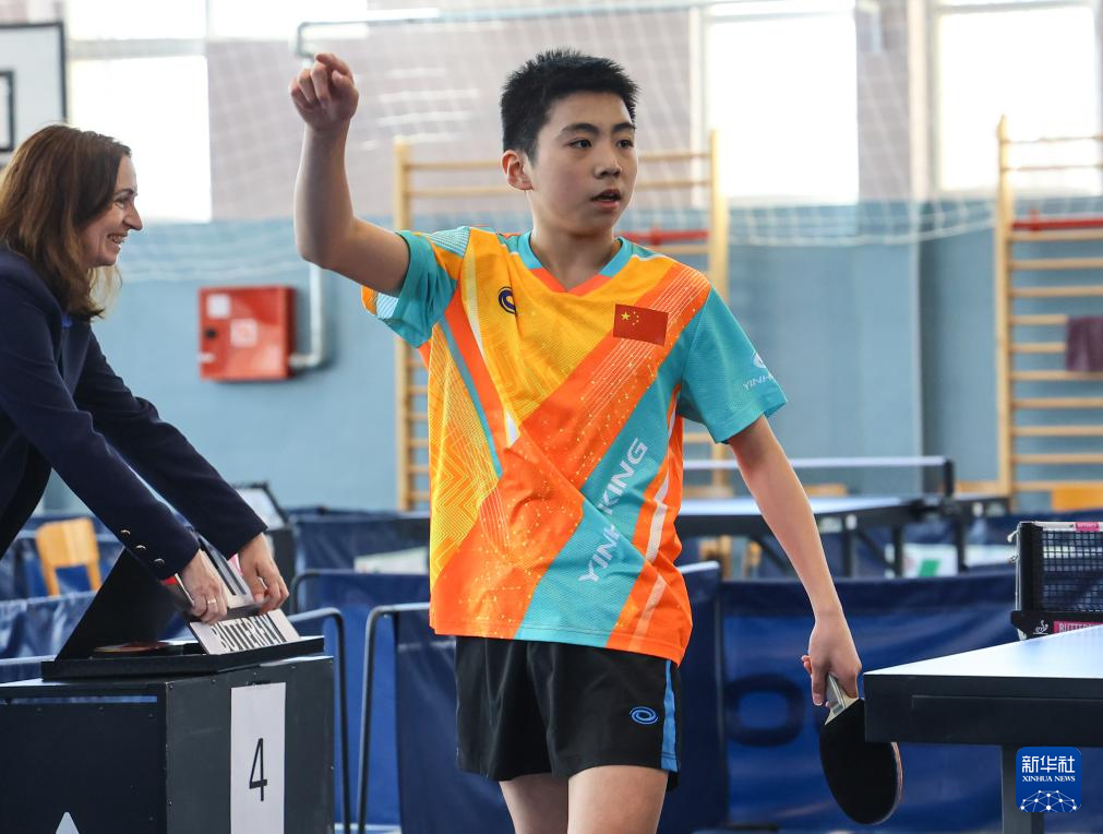 乒乓球——U15世界中学生夏季运动会：郑权宇获男单冠军-新华网