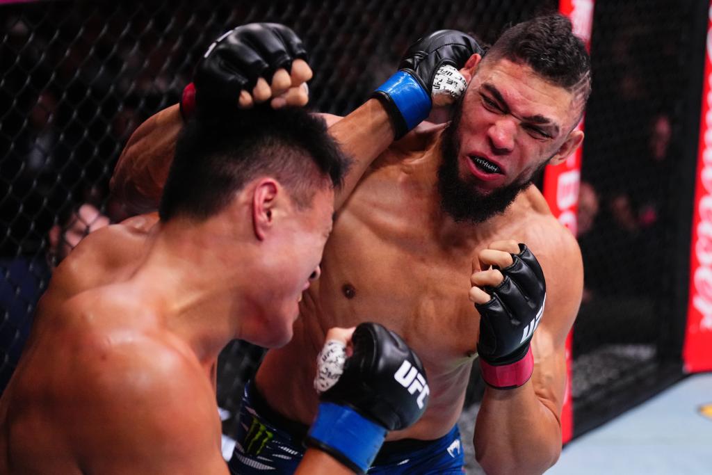UFC格斗之夜上海站:张名扬憾负 四位中国选手取胜-新华网